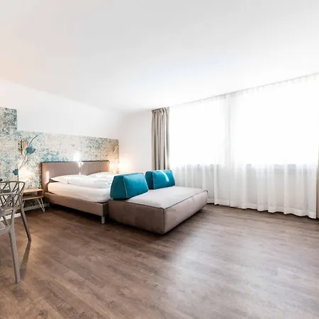Stay Cooper L Guesthouse Zum Loewen Merano Exterior photo