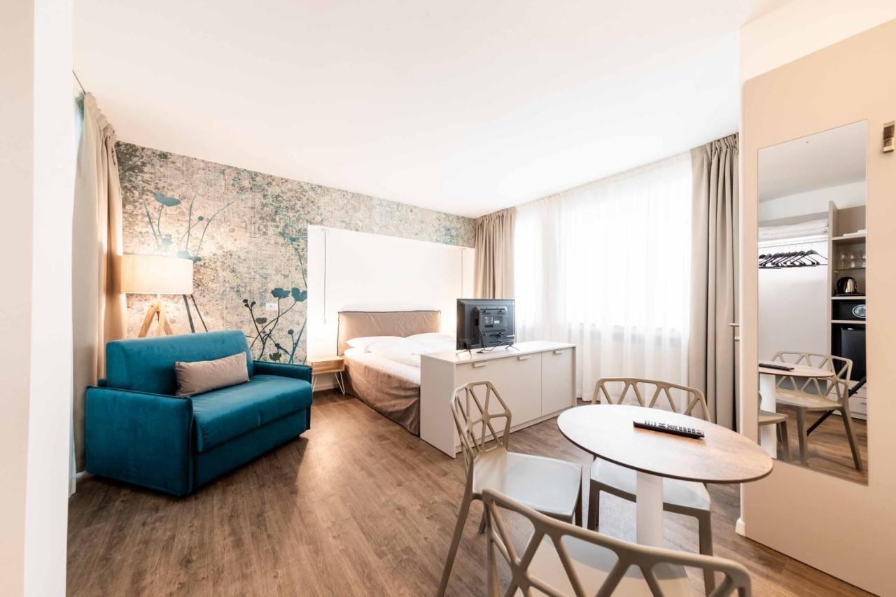 Cooper L Zum Loewen Guest house Merano